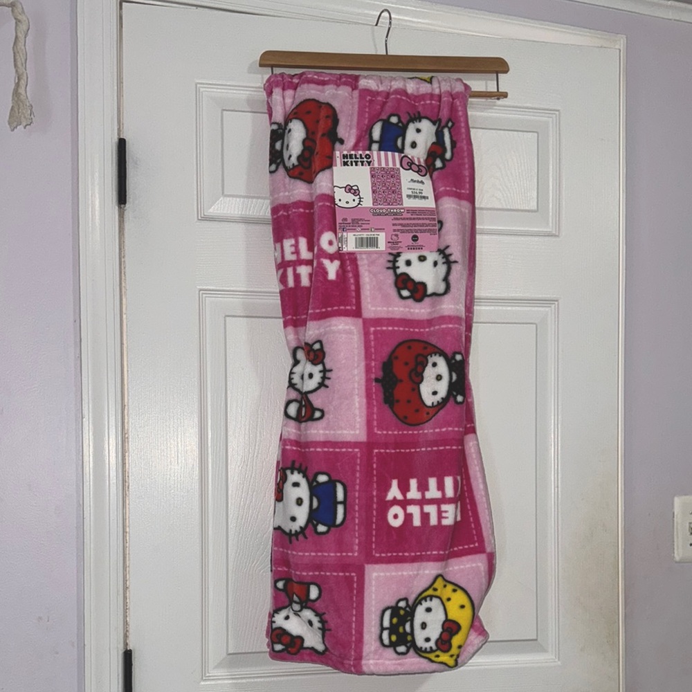 Hello kitty blanket throw